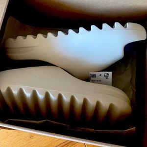Yeezy Slides Bone Color Size 8 Euro size 42
